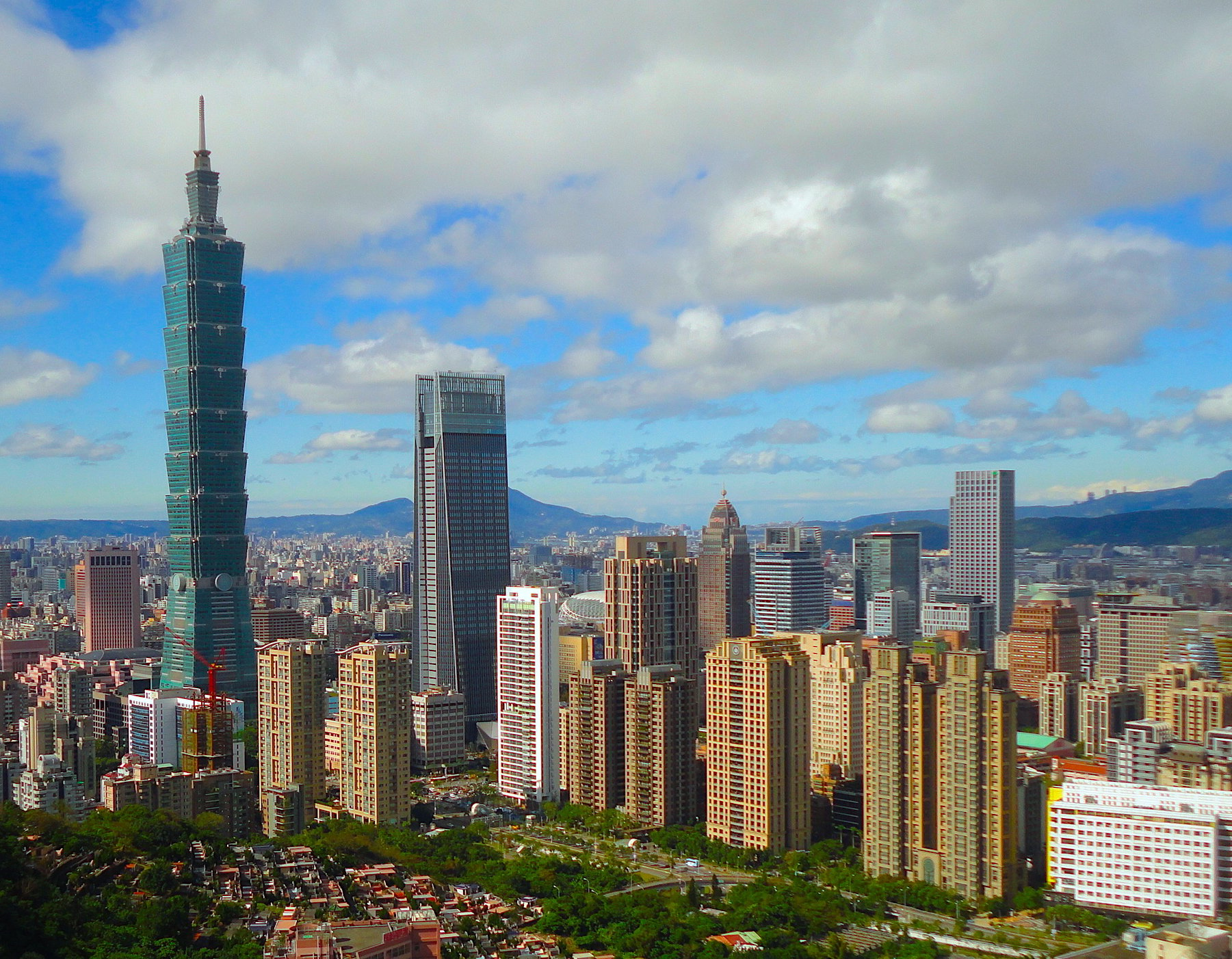 Taipei,_Taiwan_CBD_Skyline